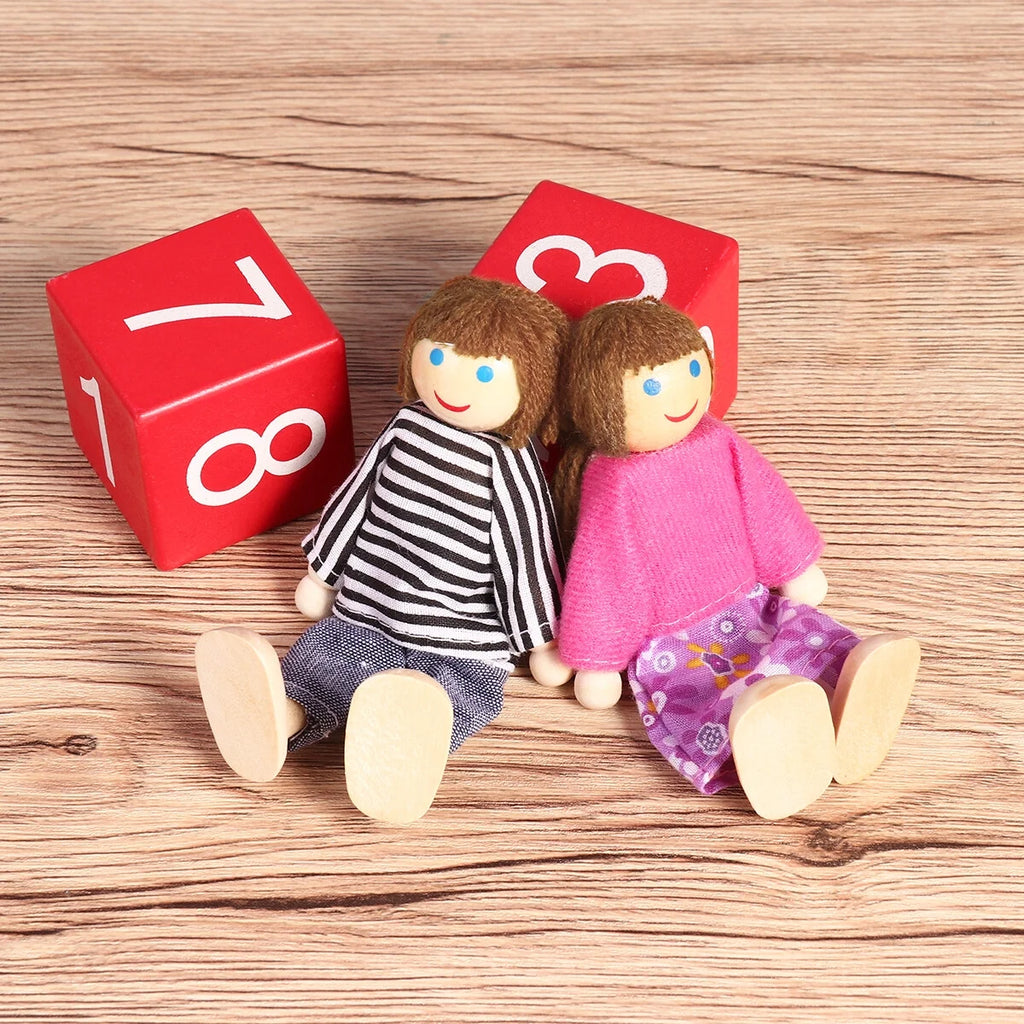 Wooden Dolls Playset Set of 7 People W8041