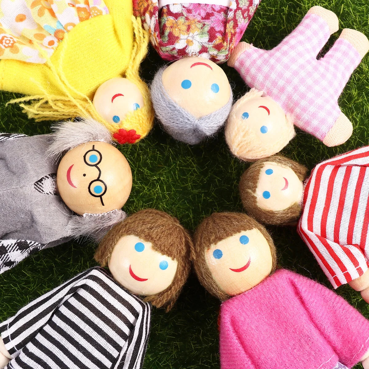 Wooden Dolls Playset Set of 7 People W8041